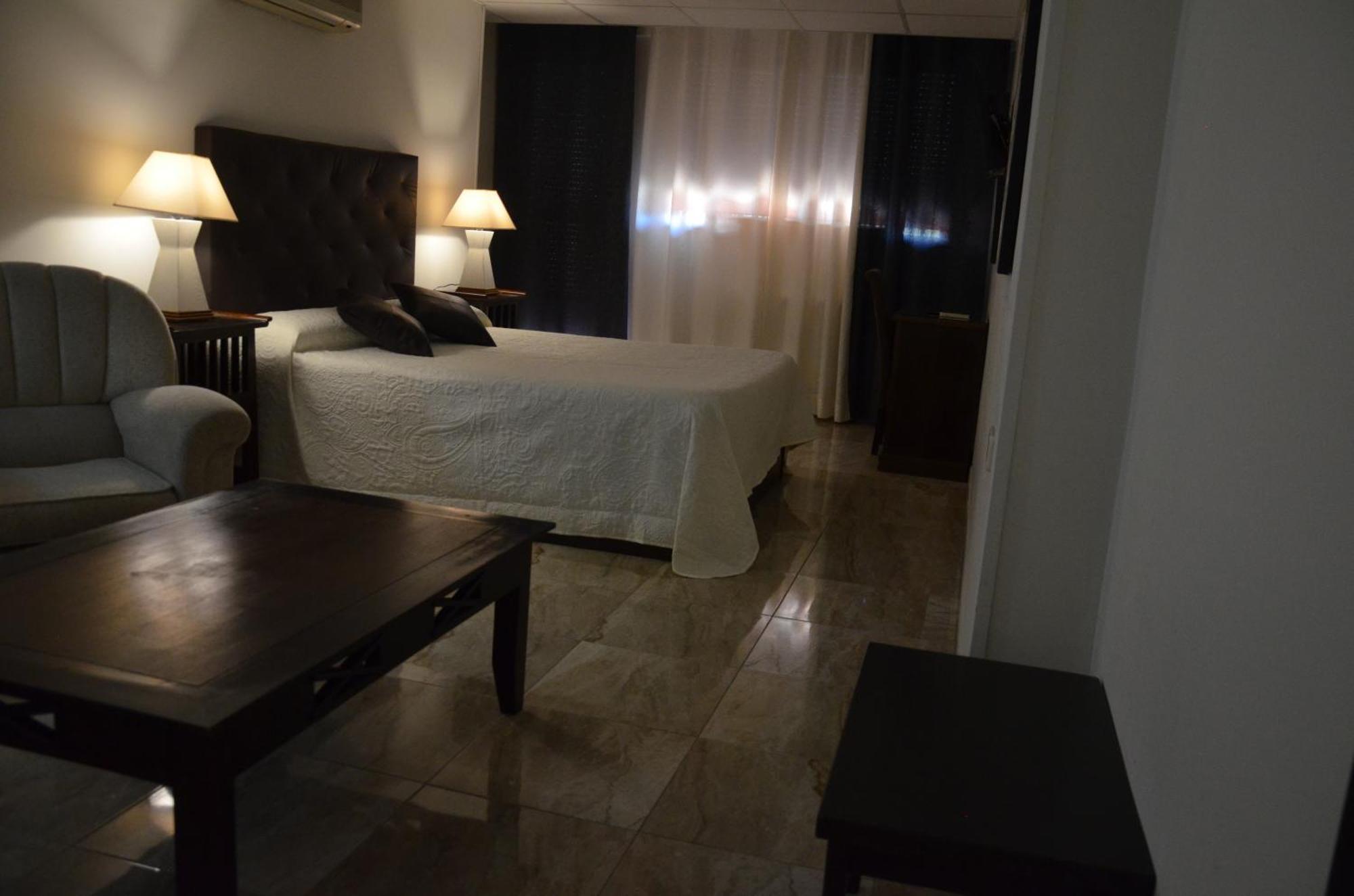 Hostal Mont Royal Alicante Exterior photo