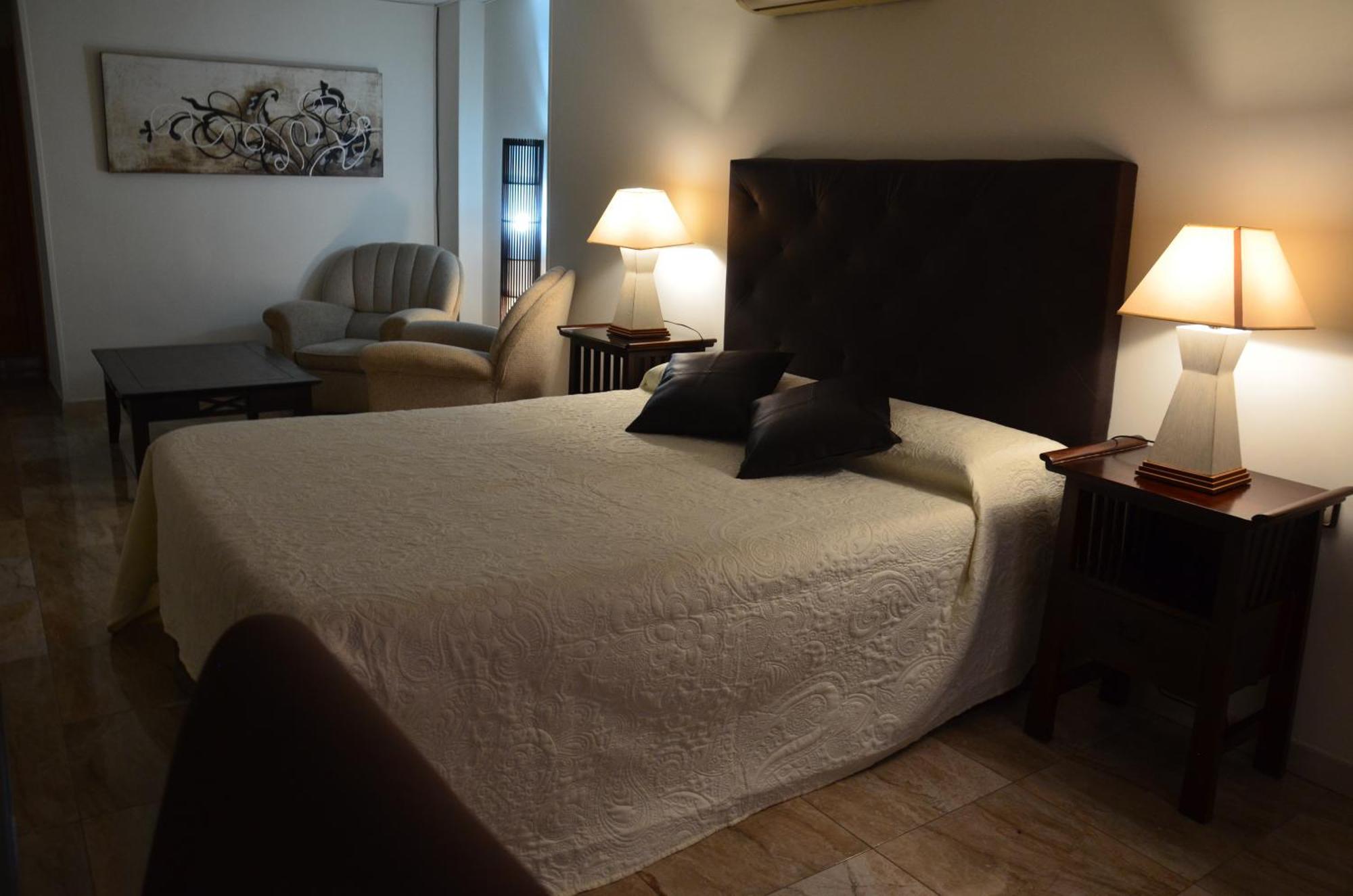 Hostal Mont Royal Alicante Exterior photo