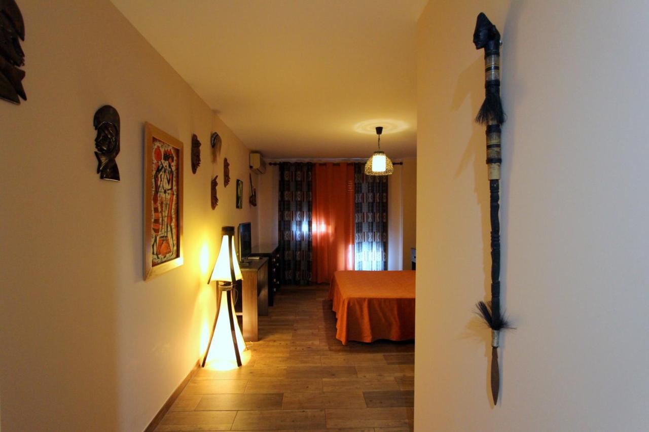 Hostal Mont Royal Alicante Exterior photo