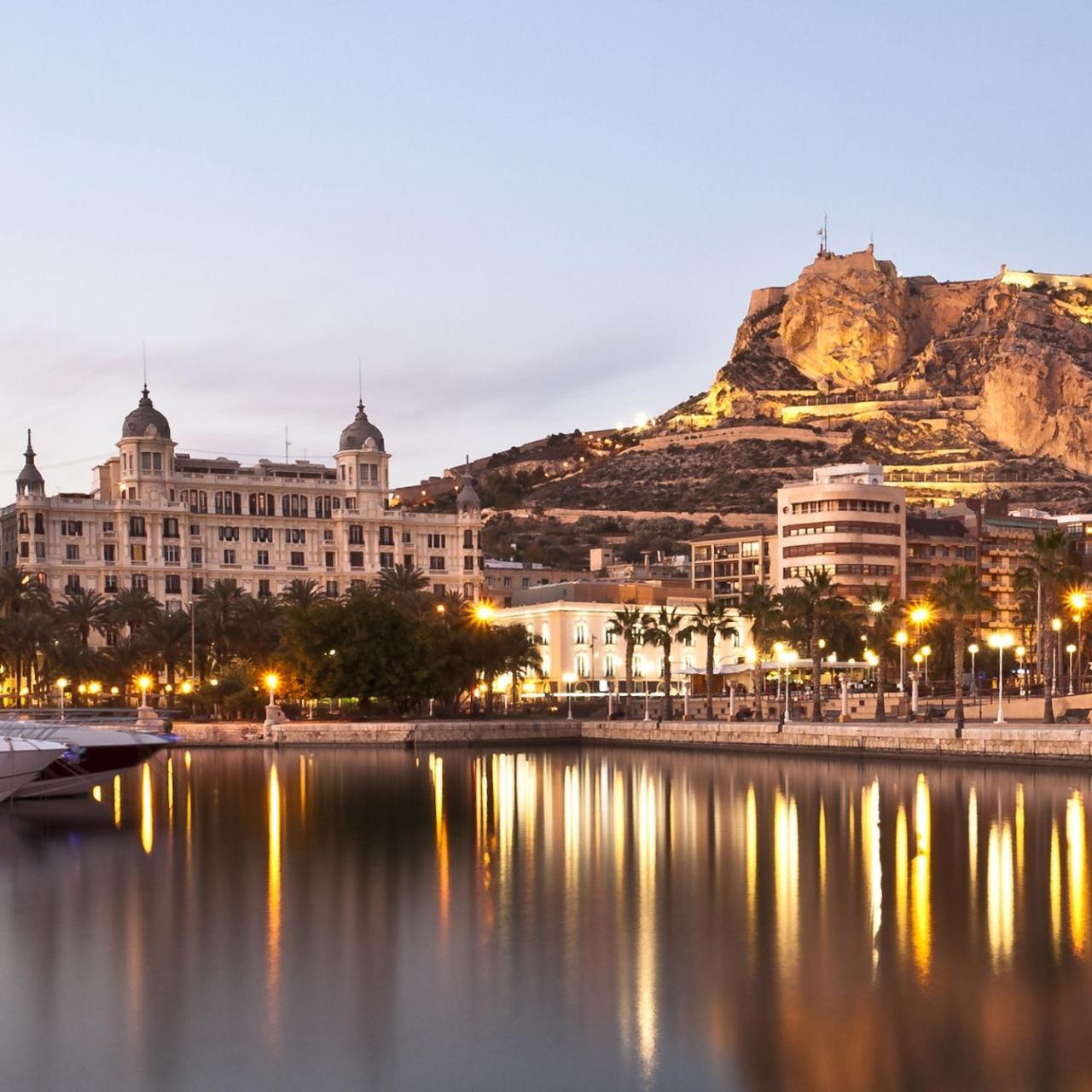 Hostal Mont Royal Alicante Exterior photo